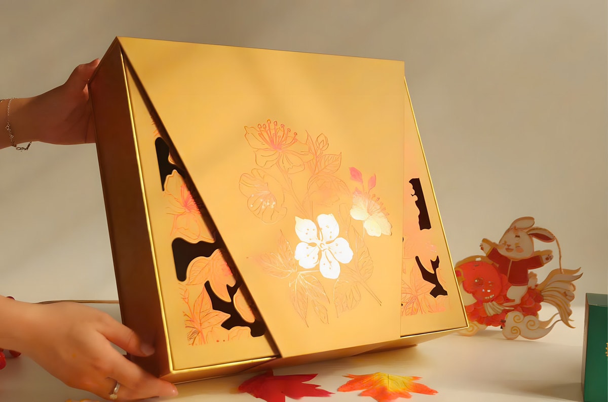 Hộp Mai Đỏ Nền Vàng